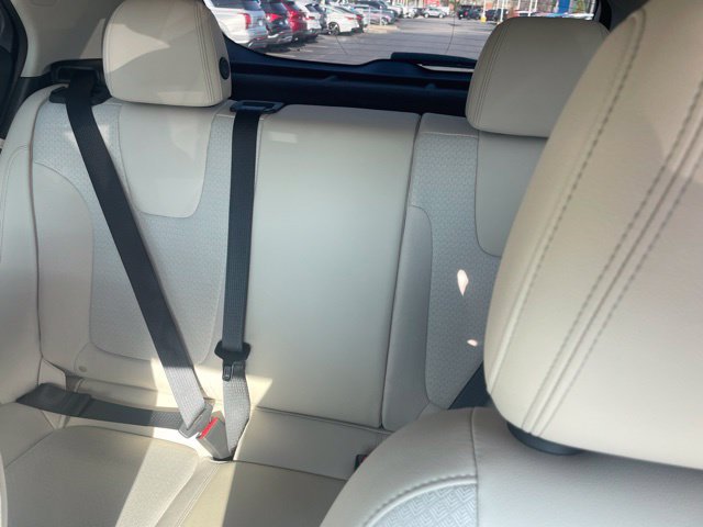 Used 2023 Buick Encore GX Preferred w/ Cold Weather Comfort Package FWD image 9