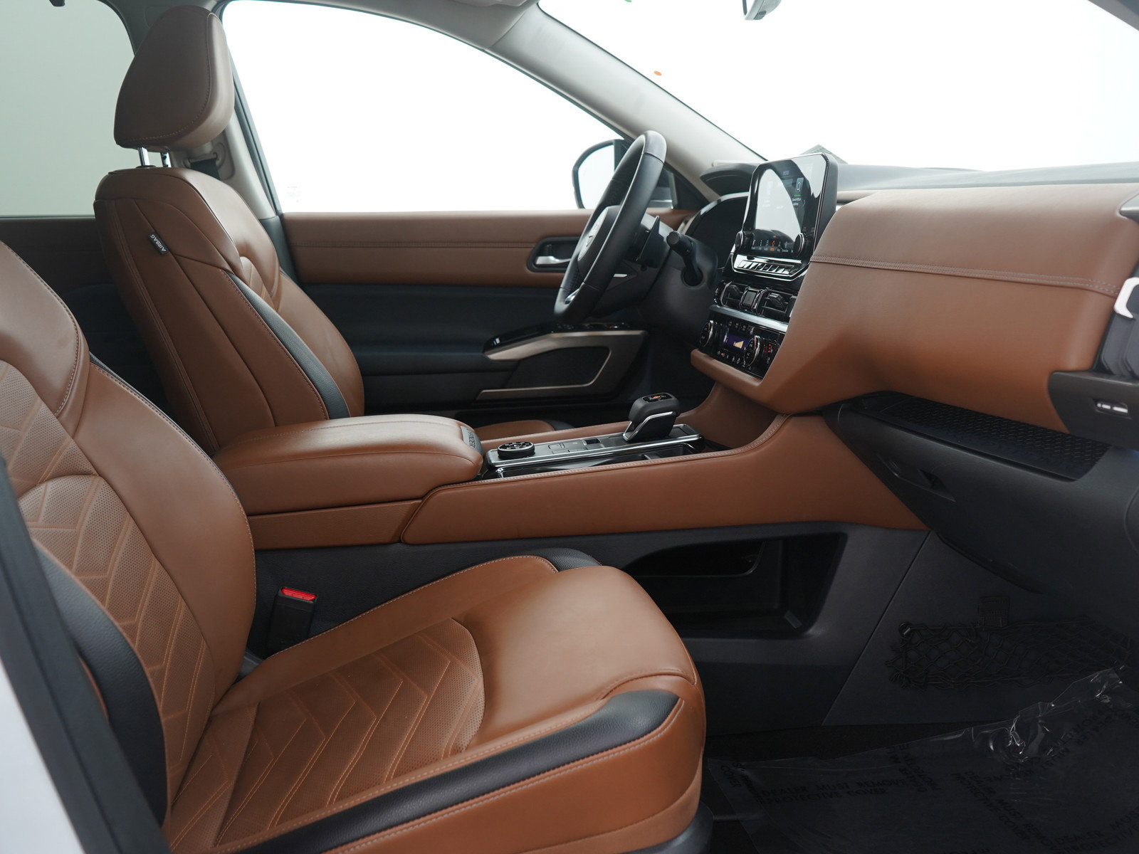 Used 2025 Nissan Pathfinder Platinum w/ Cargo Package image 14