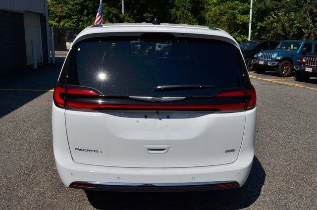 New 2026 Chrysler Pacifica Select image 7