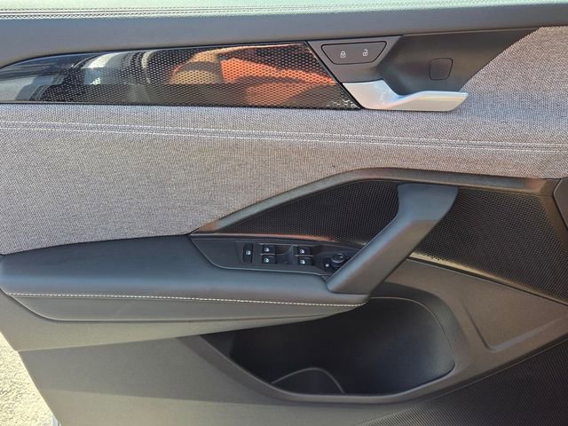 Used 2025 Volkswagen Tiguan S image 27