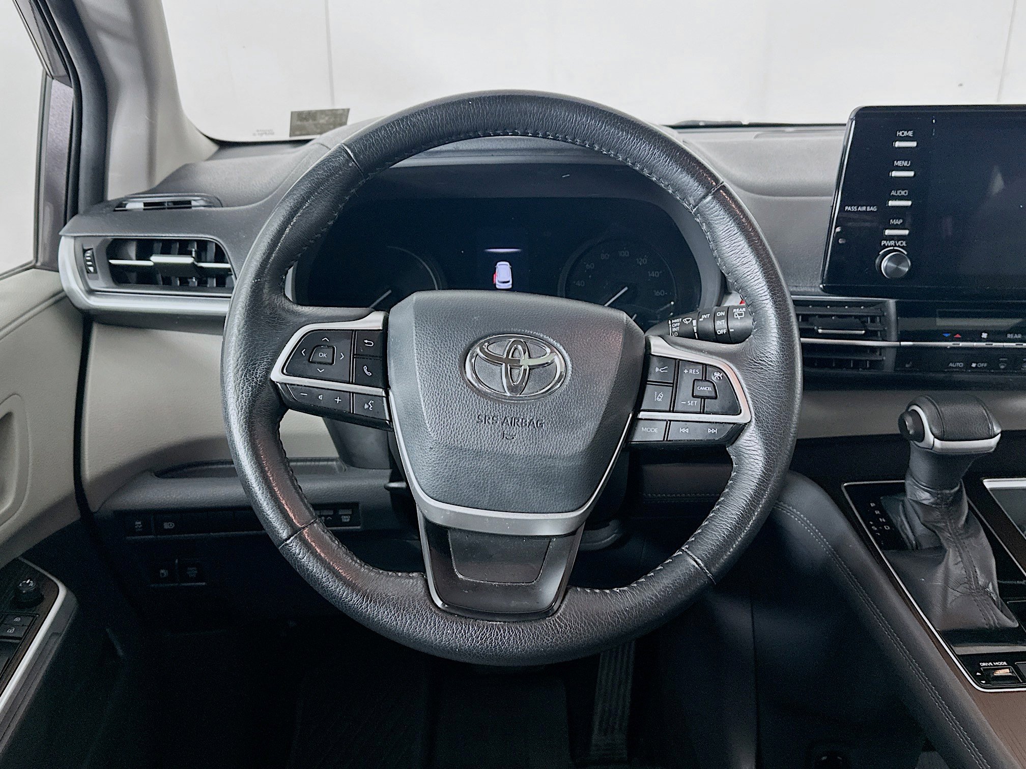 Used 2021 Toyota Sienna XLE image 18