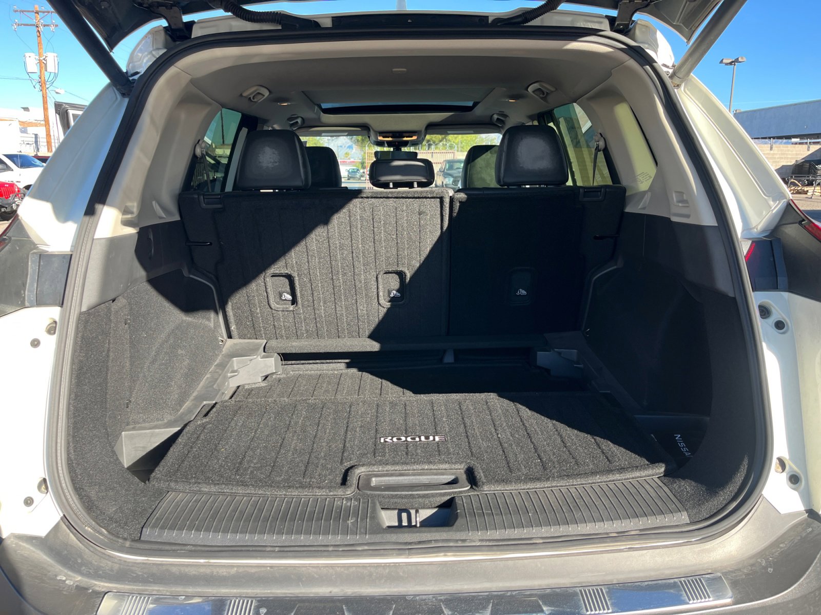 Used 2023 Nissan Rogue SL w/ SL Premium Package image 34