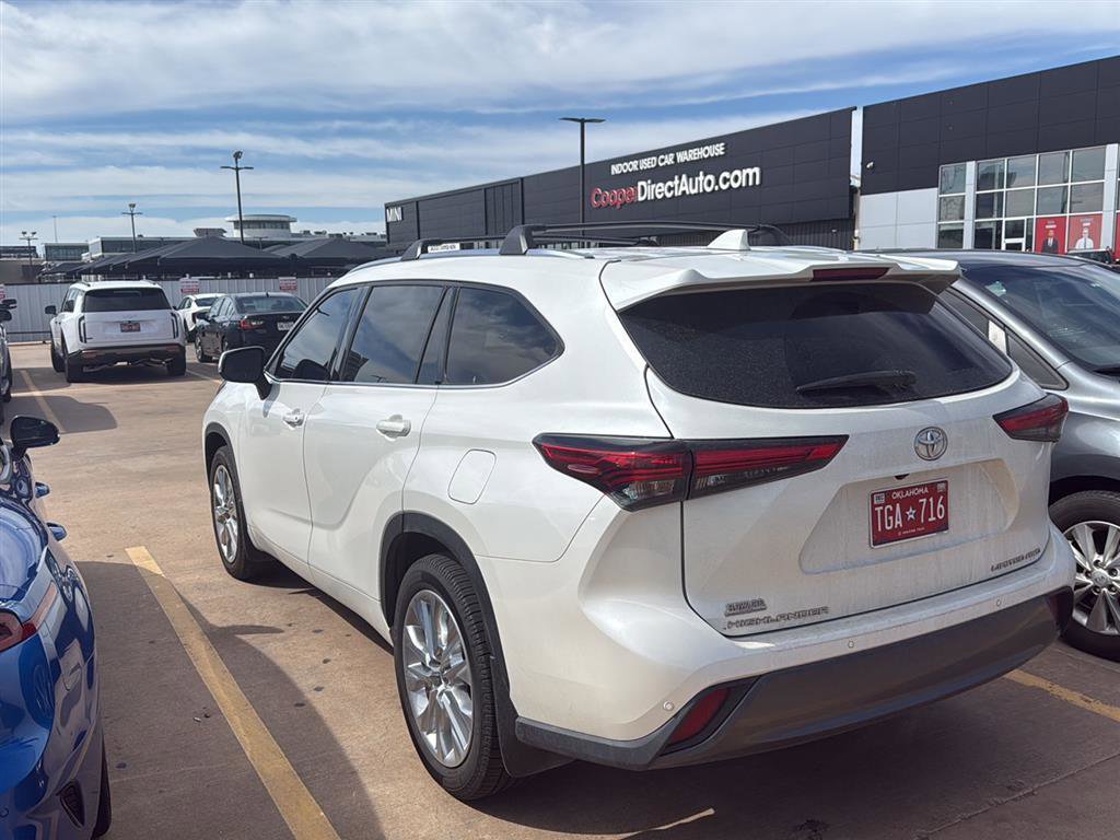 Used 2021 Toyota Highlander Limited image 9
