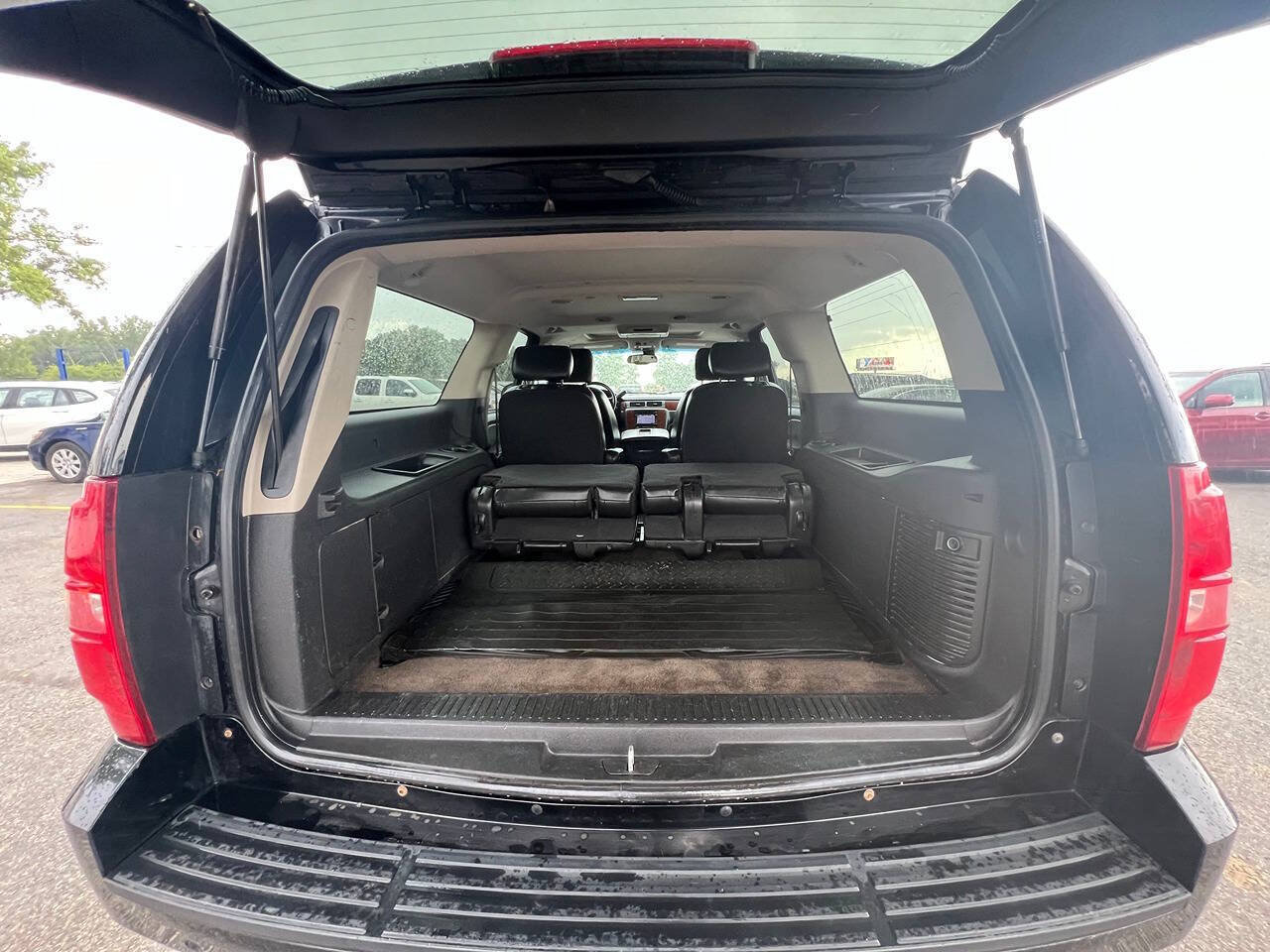 Used 2008 Chevrolet Suburban LT AWD/4WD image 5