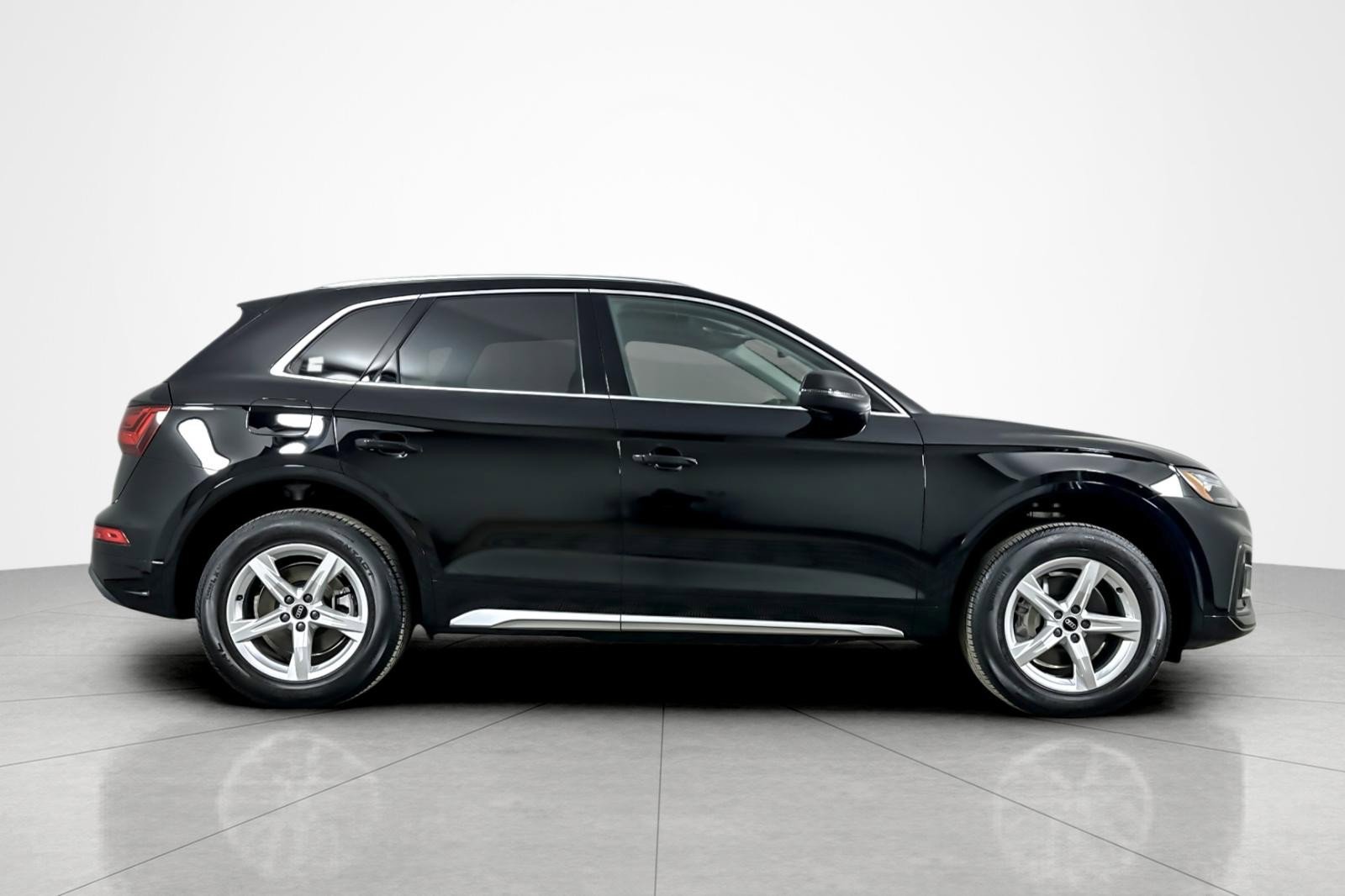 Used 2023 Audi Q5 2.0T Premium w/ Convenience Package image 6