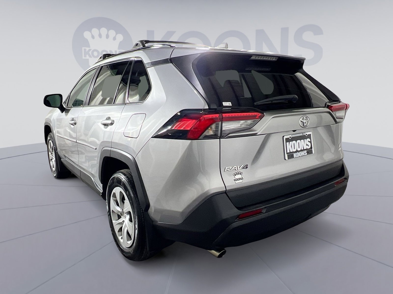 Used 2021 Toyota RAV4 LE AWD/4WD image 4