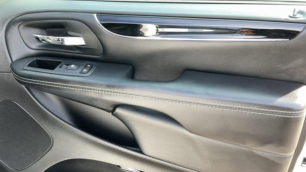 Used 2020 Dodge Grand Caravan SXT w/ Driver Convenience Group image 22