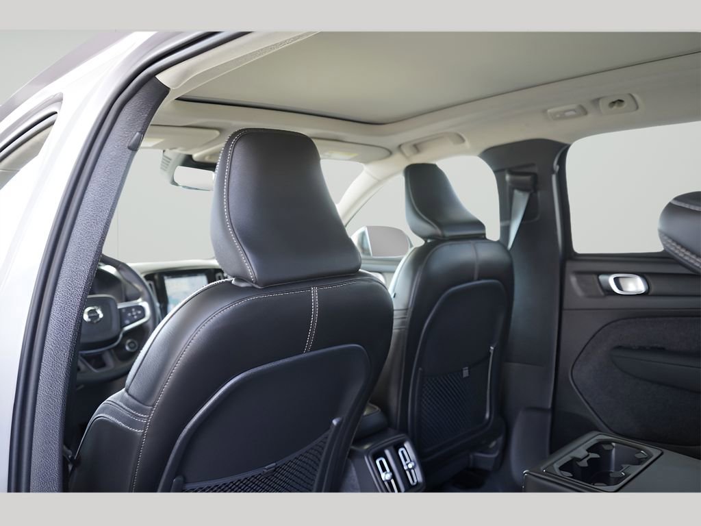 New 2026 Volvo XC40 B5 Core w/ Protection Package image 19