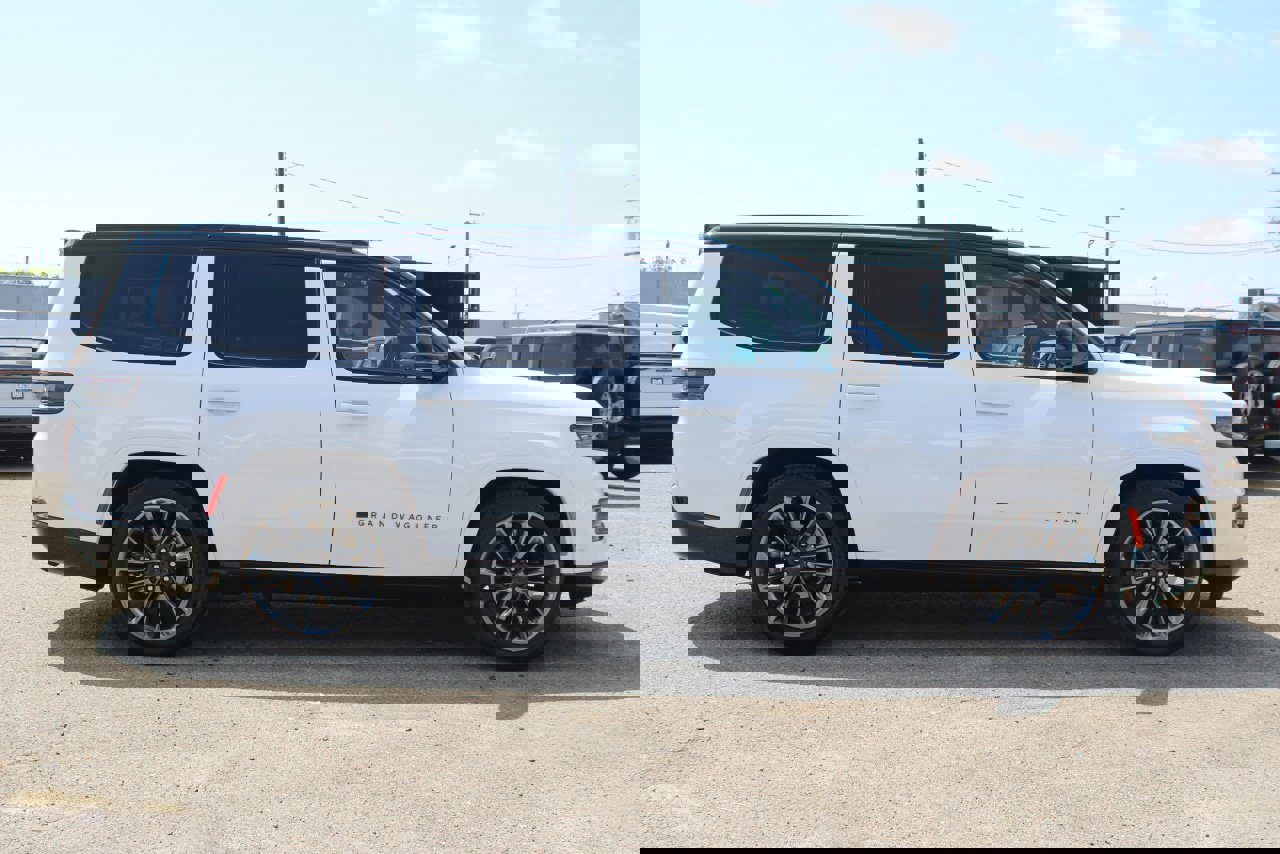 New 2025 Jeep Grand Wagoneer Series III w/ Rear Seat Video Group 1 image 7