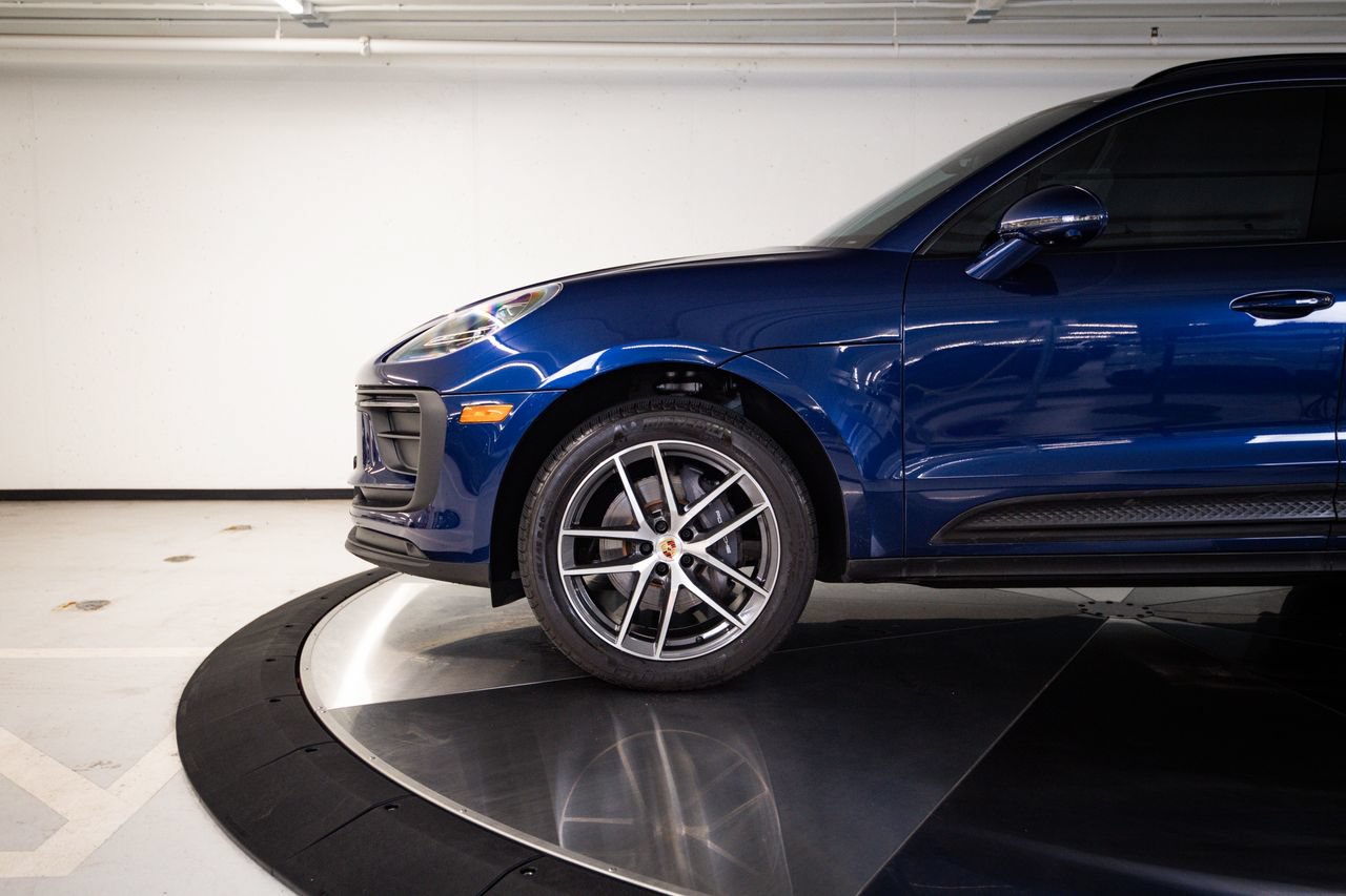 Certified 2024 Porsche Macan AWD/4WD image 11