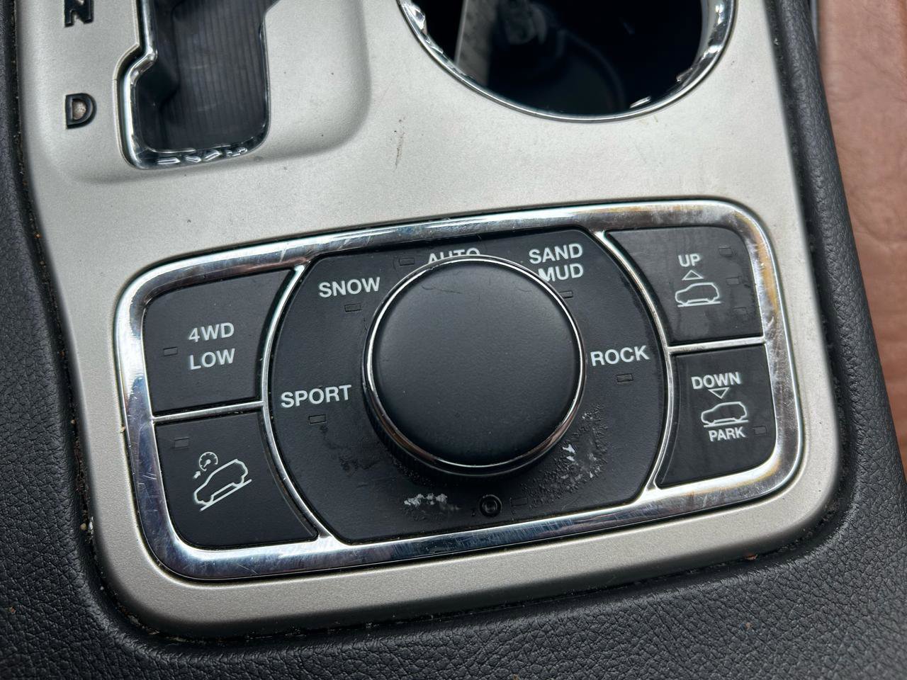 Used 2011 Jeep Grand Cherokee Overland Summit image 27