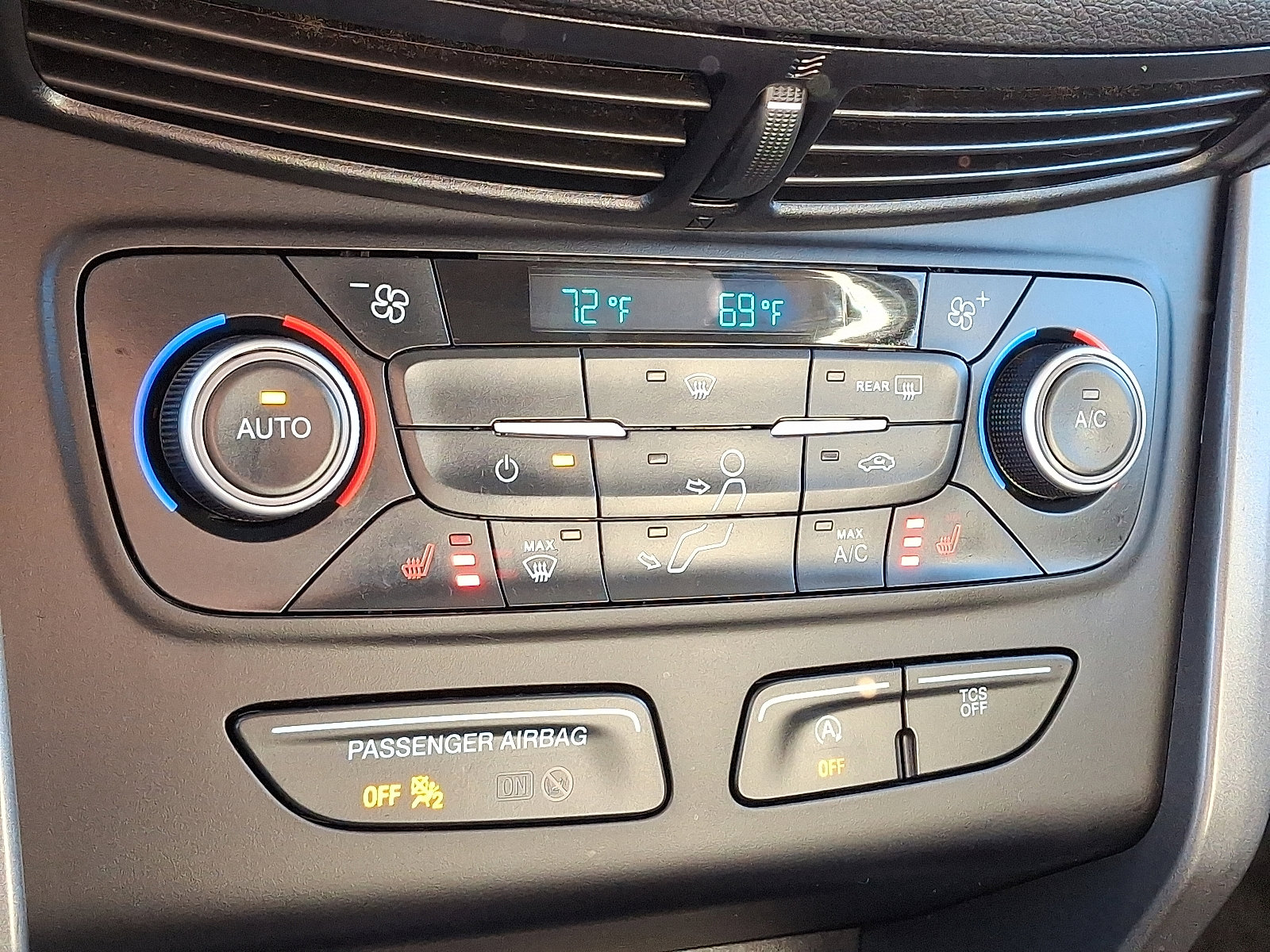 Used 2018 Ford Escape SEL image 18