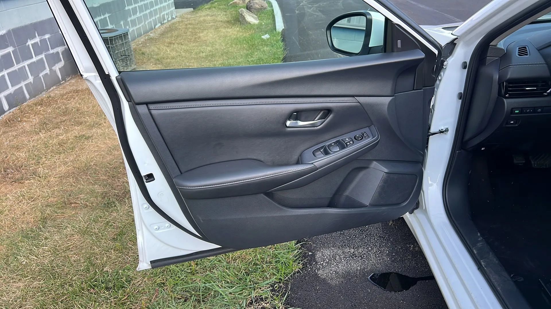 Used 2023 Nissan Sentra SV image 9