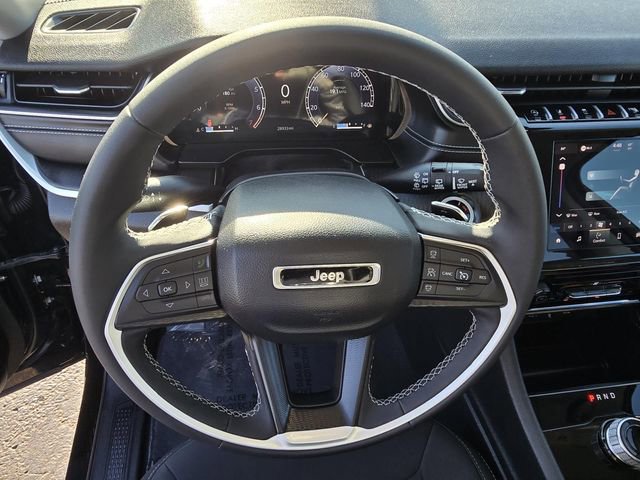 Used 2023 Jeep Grand Cherokee Laredo X image 13