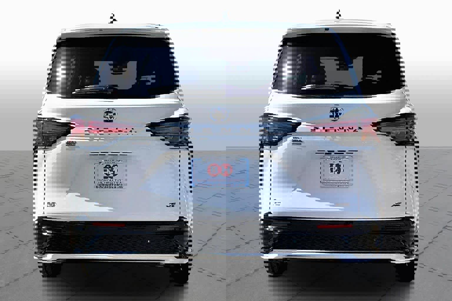 Used 2025 Toyota Sienna XSE image 5