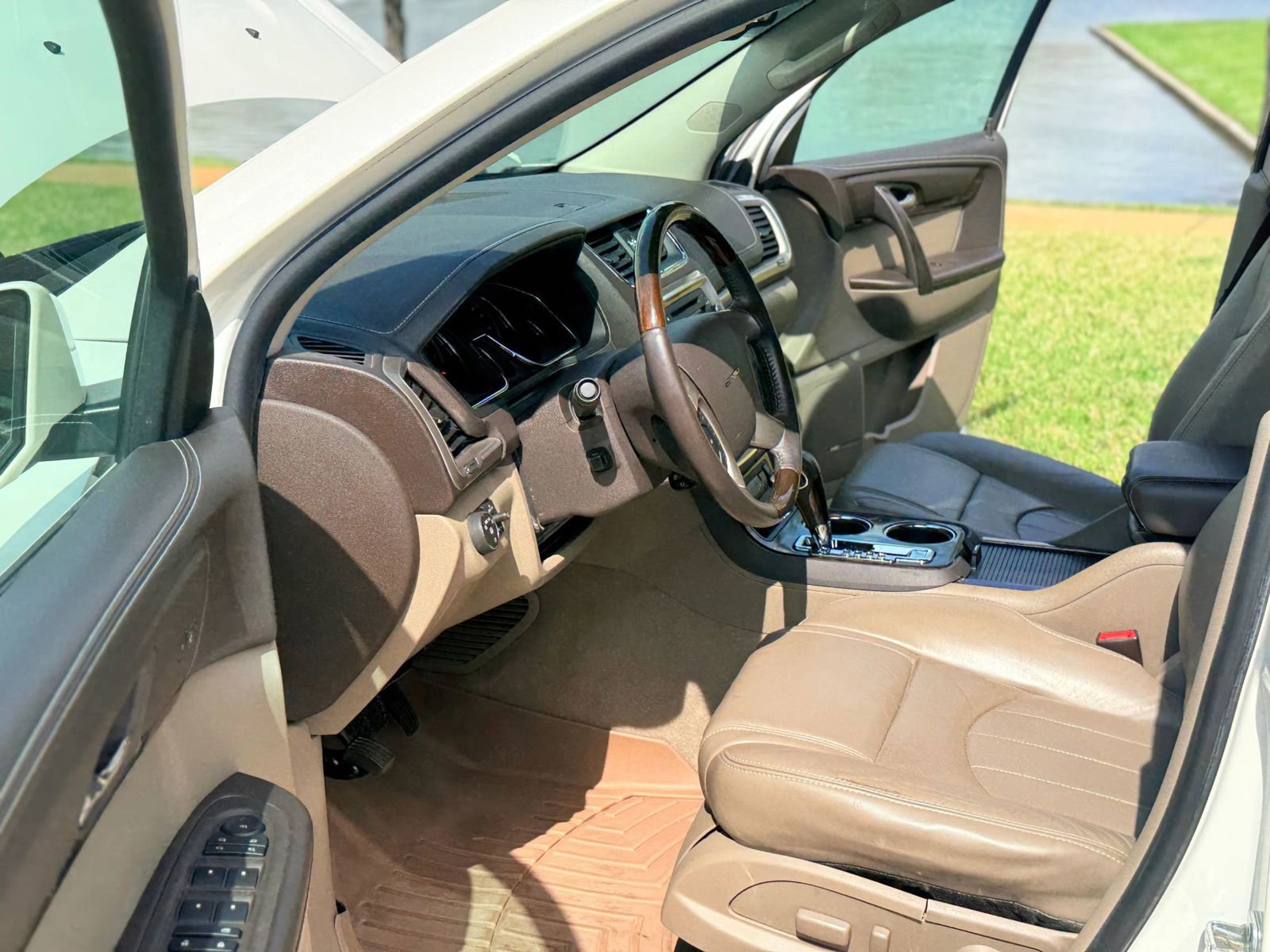 Used 2013 GMC Acadia Denali image 16