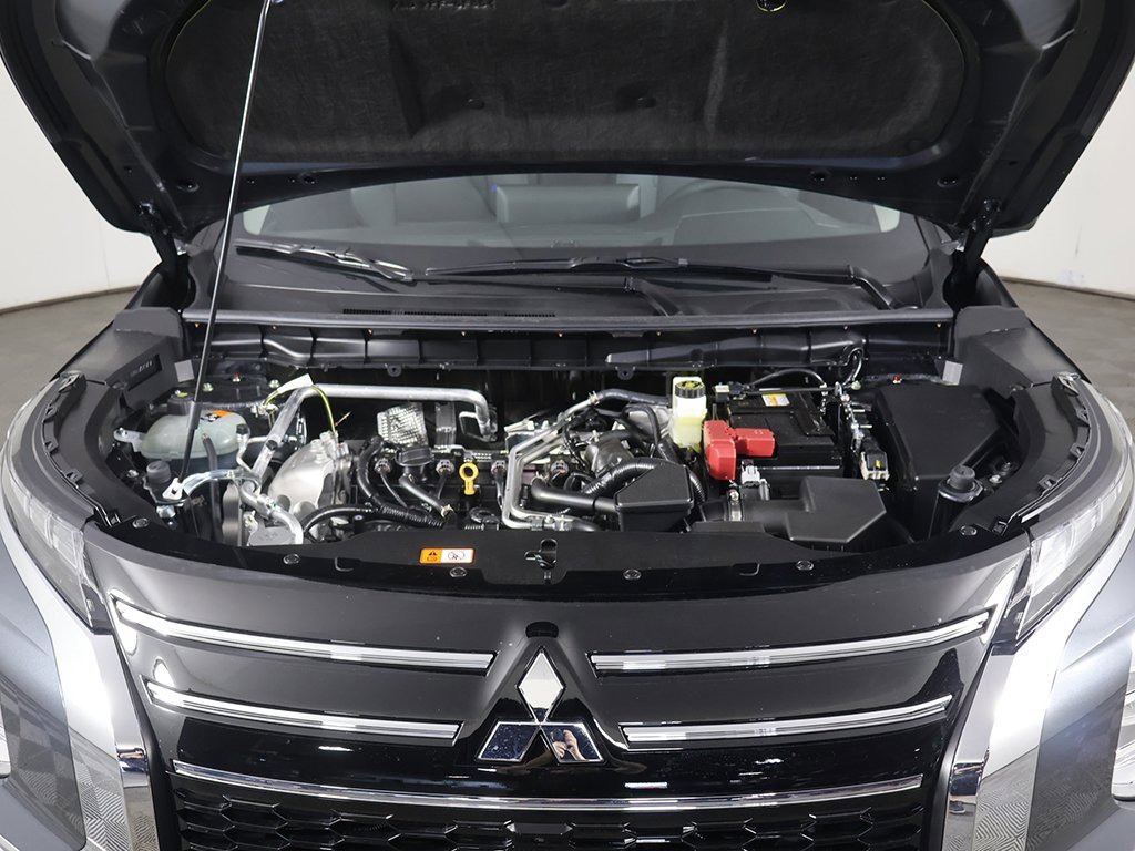 New 2025 Mitsubishi Outlander SE image 23