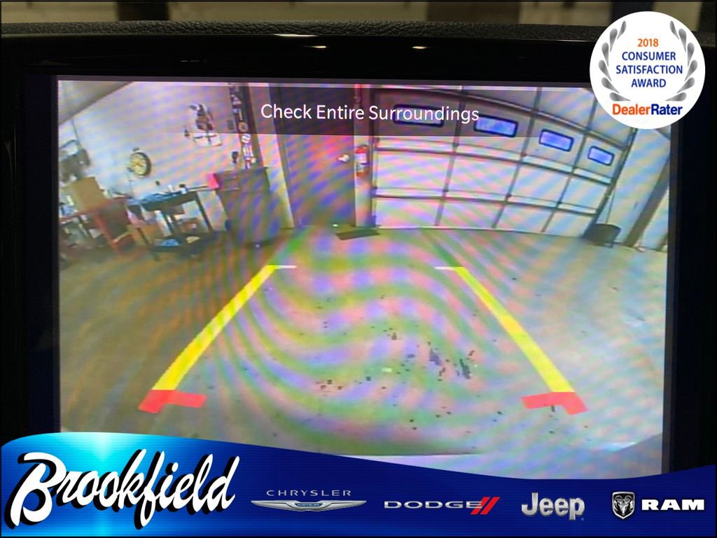 Used 2023 Chrysler Pacifica Touring image 21