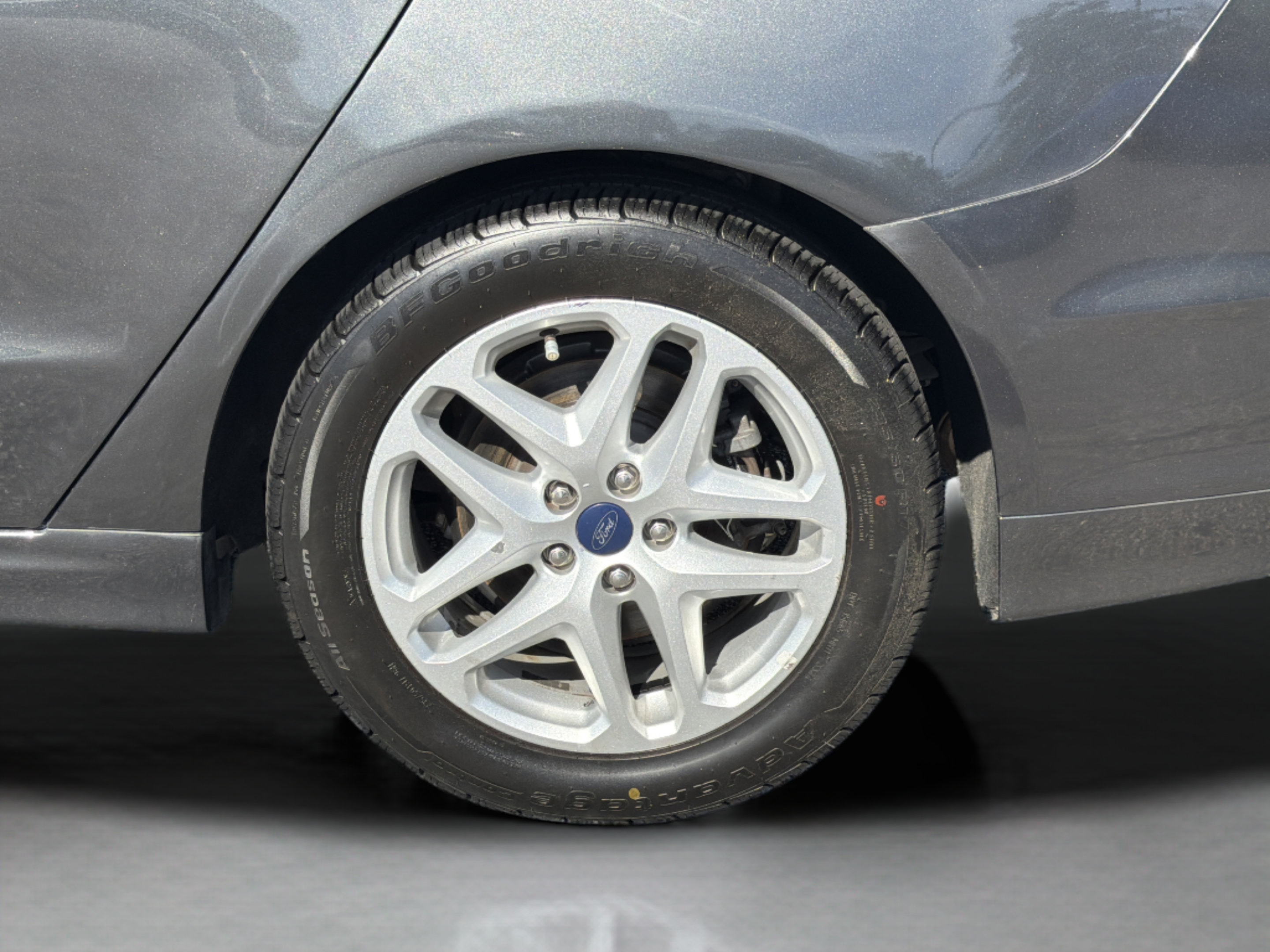 Used 2015 Ford Fusion SE FWD image 30