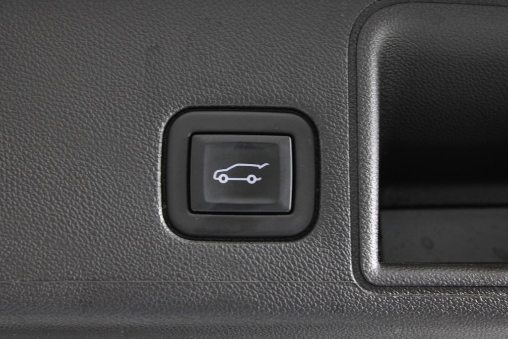 Used 2023 GMC Terrain SLE w/ Driver Convenience Package image 17