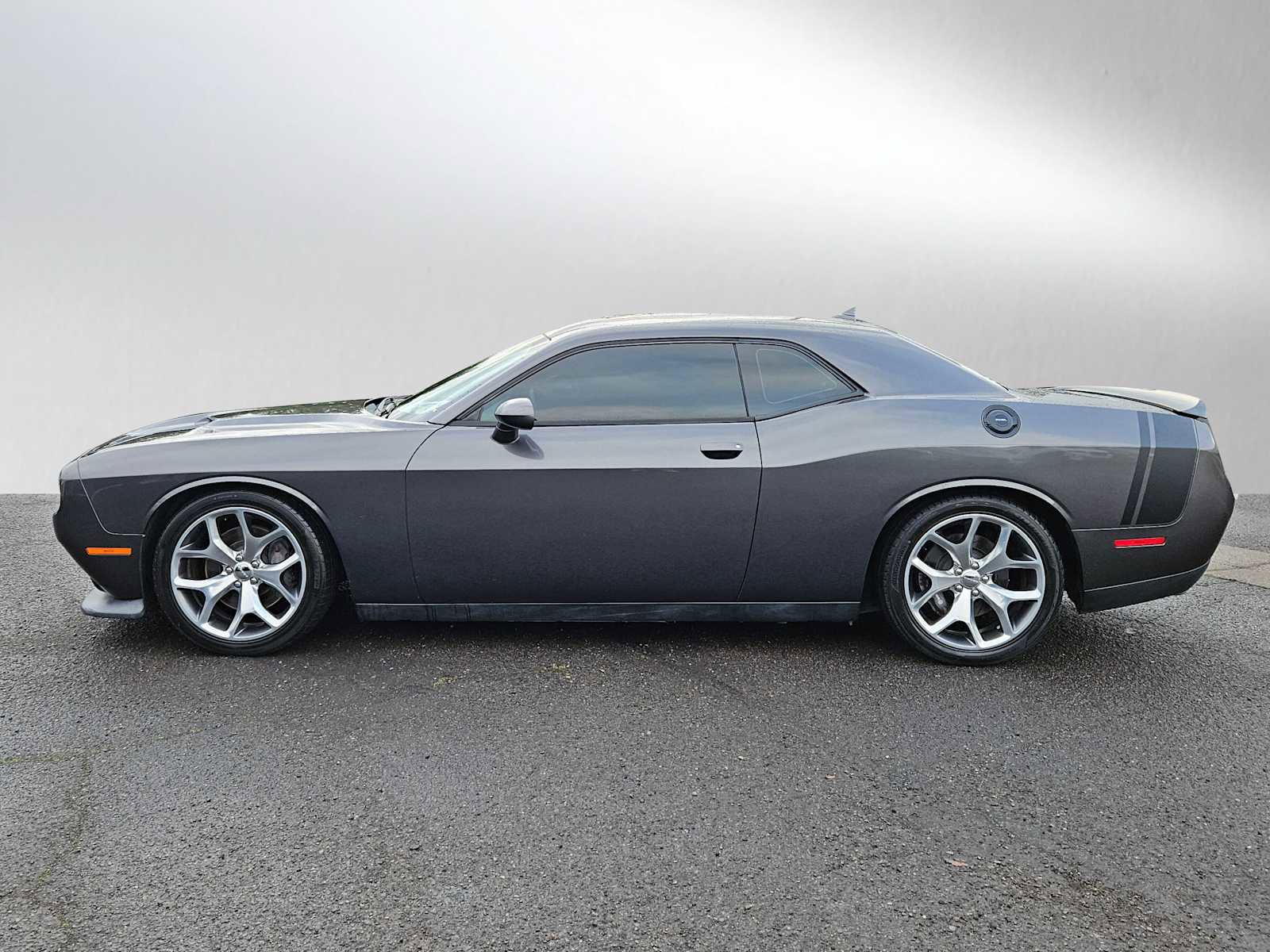 Used 2016 Dodge Challenger R/T Scat Pack w/ Leather Interior Group image 6