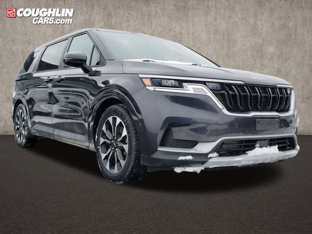 Used 2022 Kia Carnival EX FWD image 1