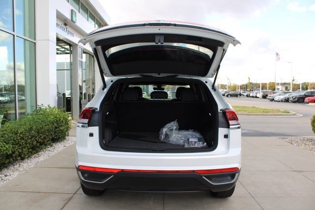 New 2026 Volkswagen Atlas Cross Sport SE image 6