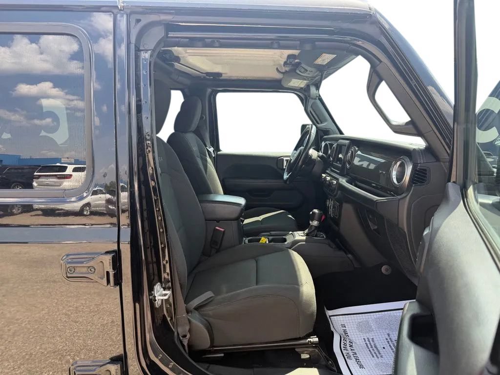 Used 2020 Jeep Wrangler Unlimited Sahara AWD/4WD image 23