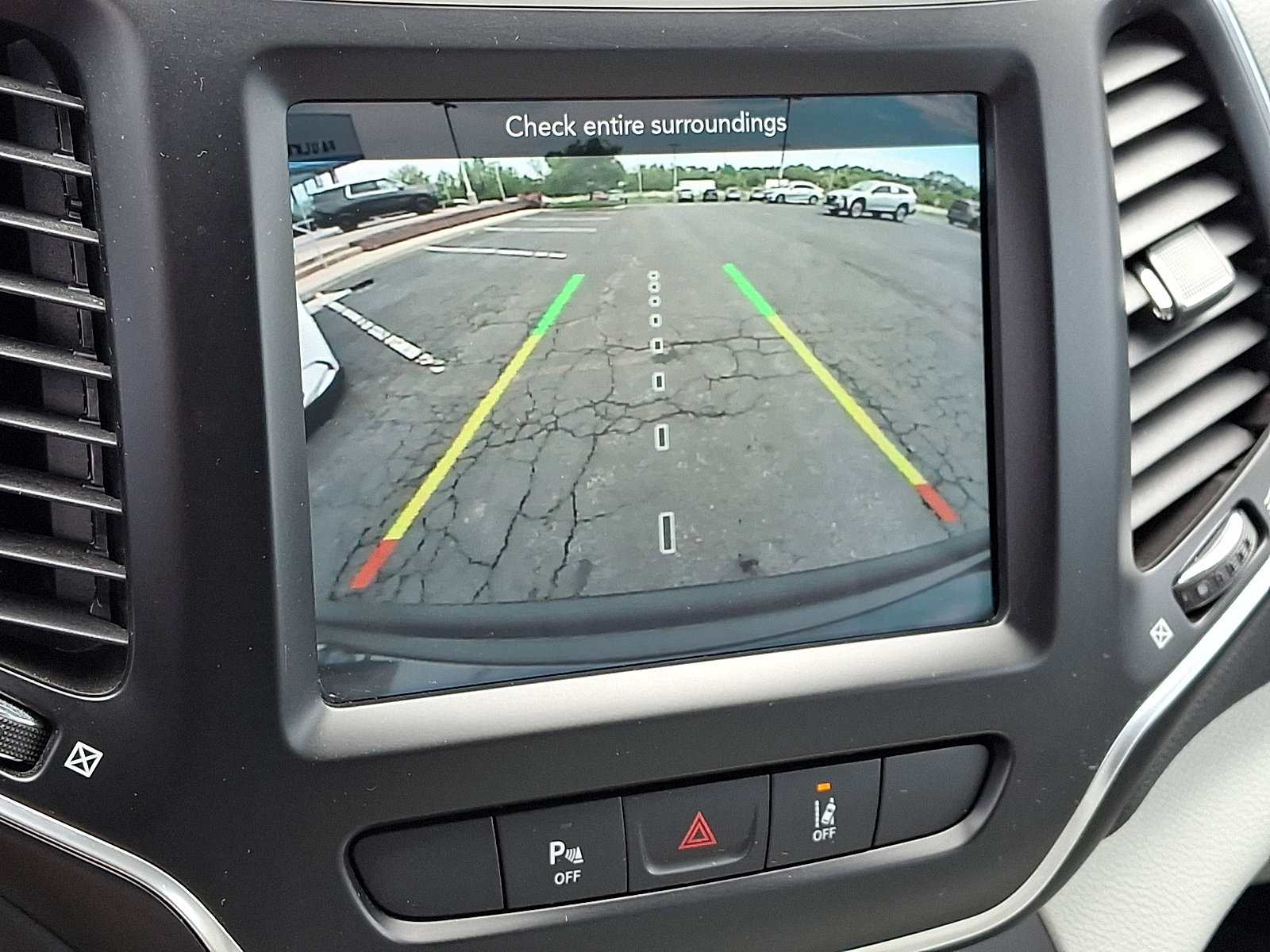 Used 2022 Jeep Cherokee Latitude Lux w/ Sun & Sound Group AWD/4WD image 19