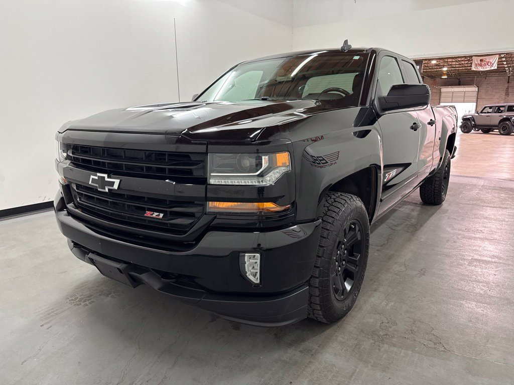 Used 2017 Chevrolet Silverado 1500 LT w/ Midnight Edition AWD/4WD image 9