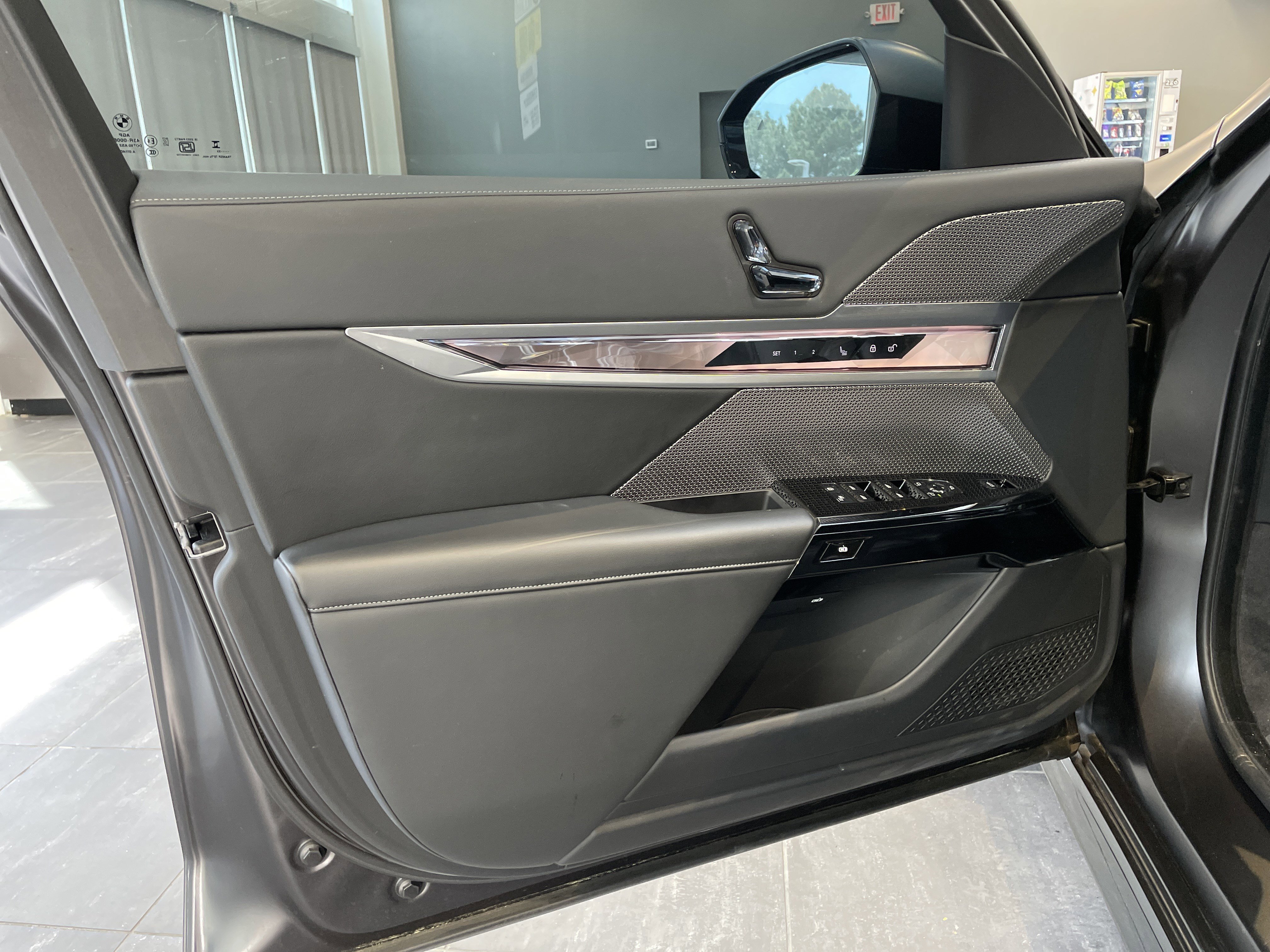 Used 2023 BMW 740i RWD image 14