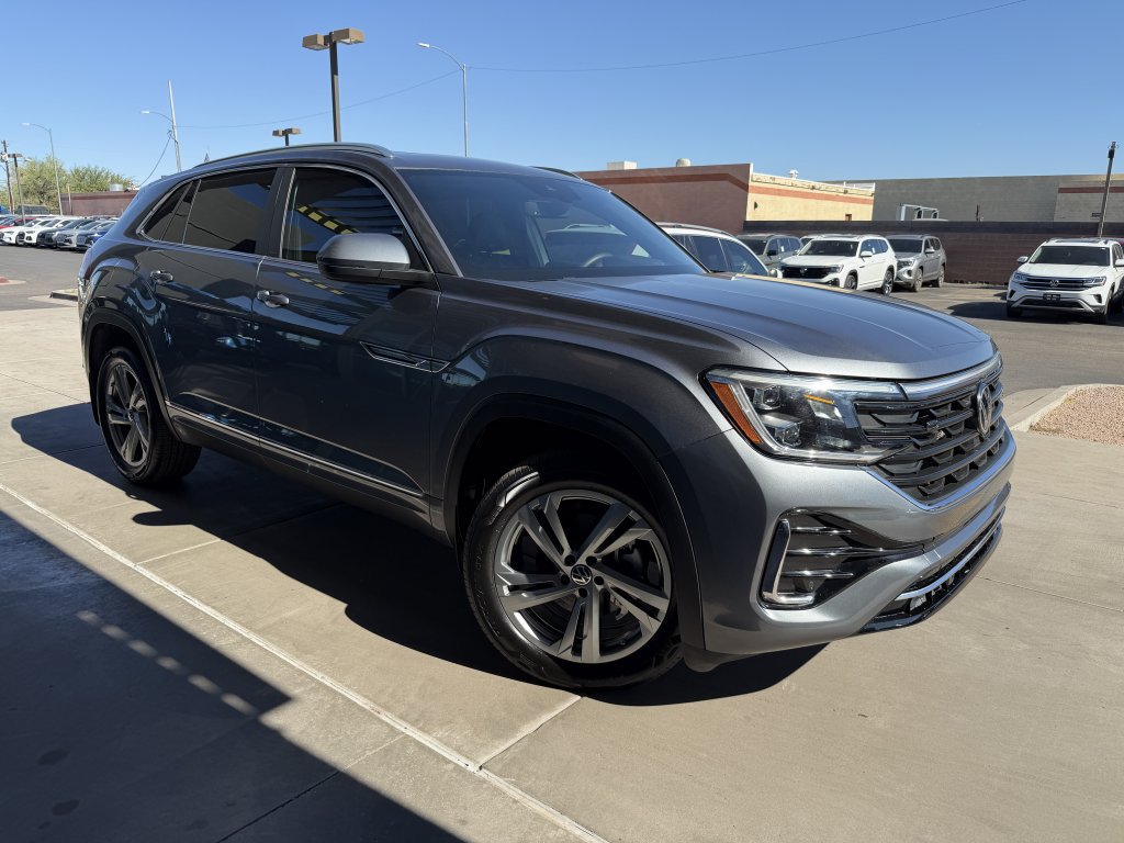 Used 2024 Volkswagen Atlas Cross Sport SEL R-Line AWD/4WD image 6