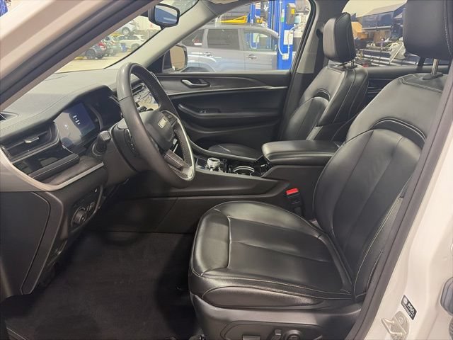 Used 2023 Jeep Grand Cherokee 4WD 4xe image 13