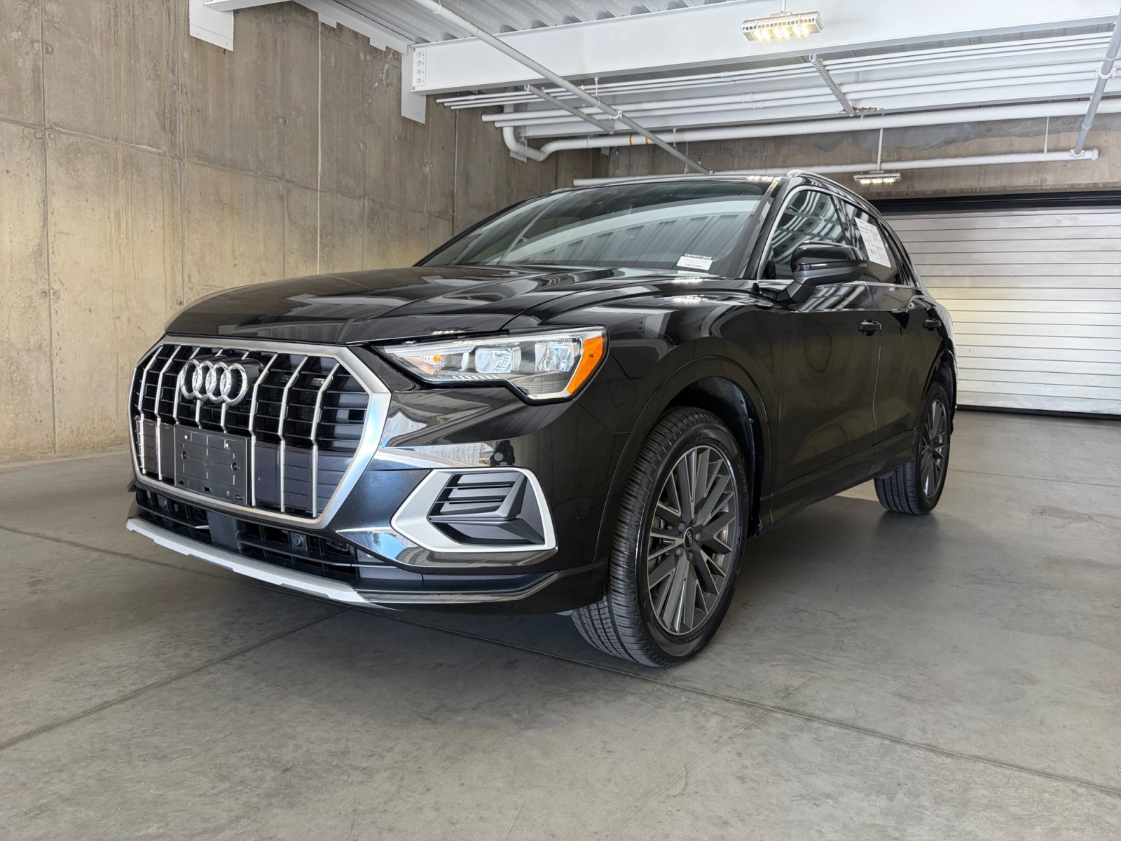 Used 2022 Audi Q3 2.0T Premium w/ Convenience Package AWD/4WD image 1