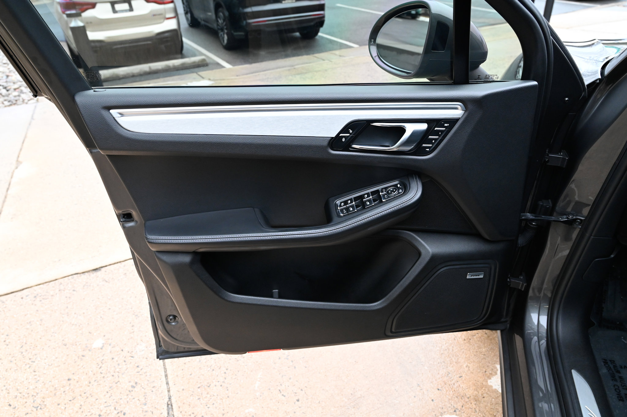 Used 2018 Porsche Macan Turbo image 16