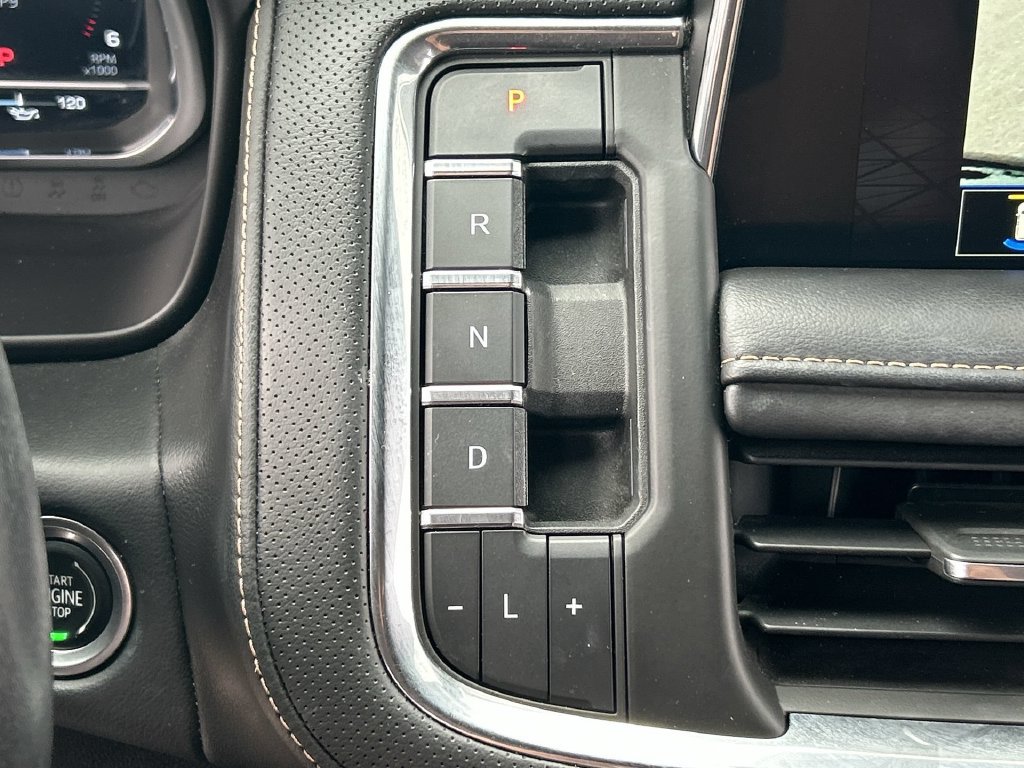 Used 2023 GMC Yukon AT4 w/ Technology Package AWD/4WD image 16