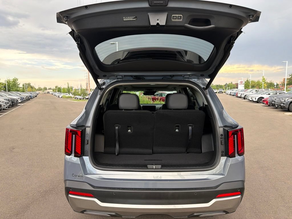 Used 2025 Kia Sorento SX FWD image 17