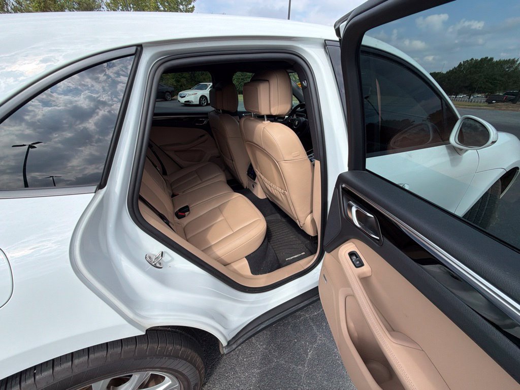 Used 2024 Porsche Macan AWD/4WD image 19