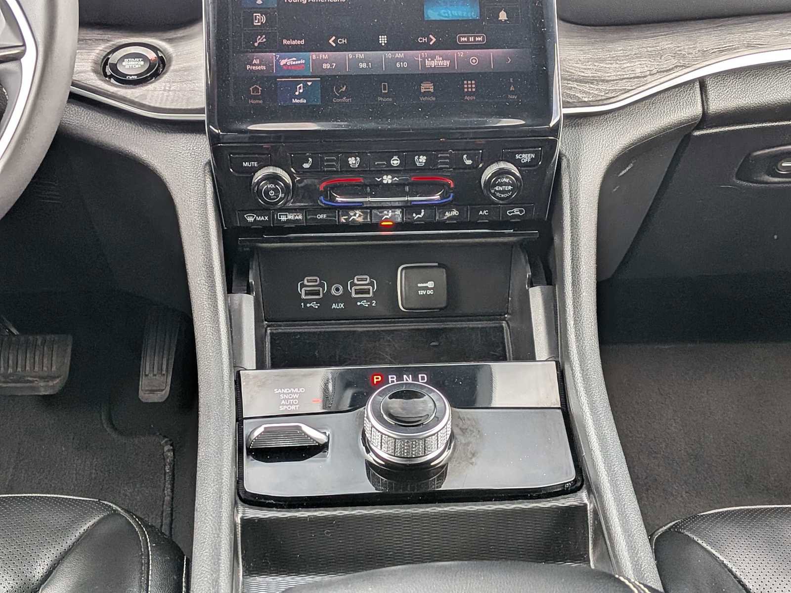 Used 2024 Jeep Grand Cherokee L Limited w/ Luxury Tech Group II image 13