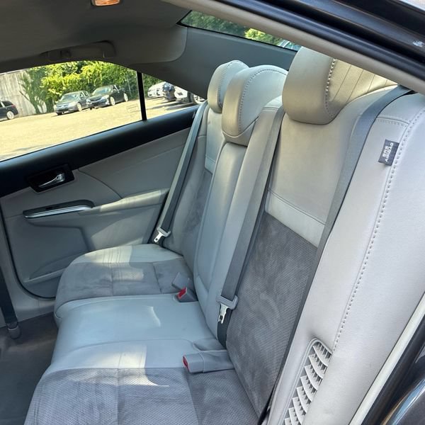 Used 2014 Toyota Camry XLE w/ Leather Package FWD image 24