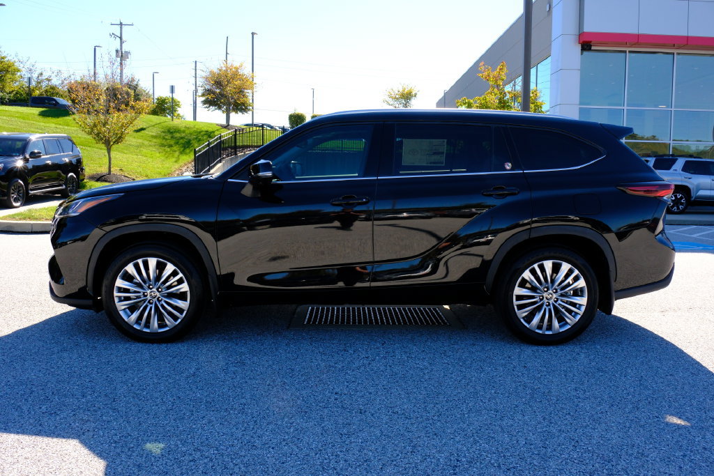 New 2026 Toyota Highlander Platinum AWD/4WD image 6