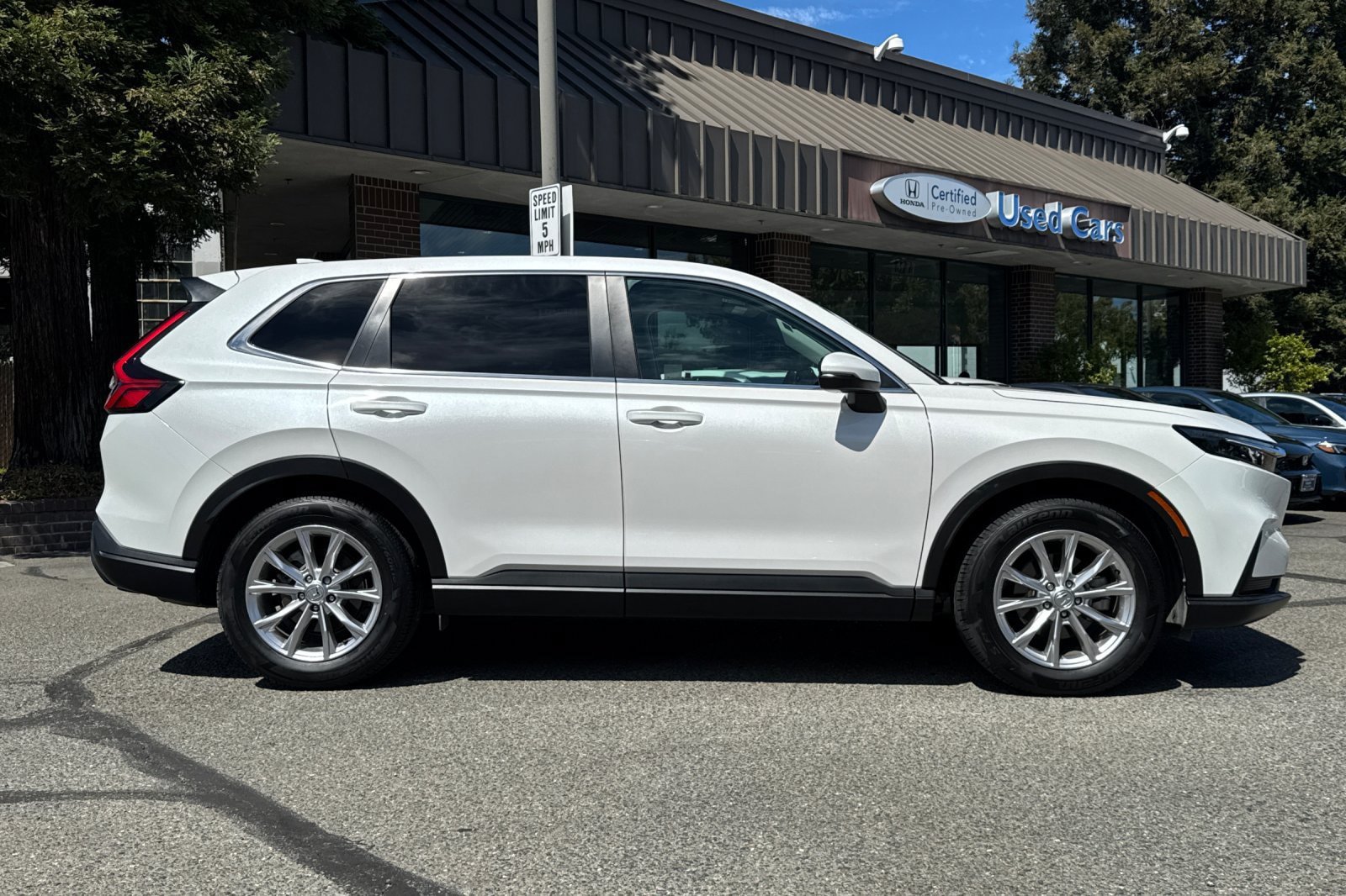 Used 2024 Honda CR-V EX image 3