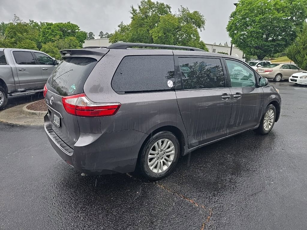 Used 2015 Toyota Sienna XLE FWD image 3