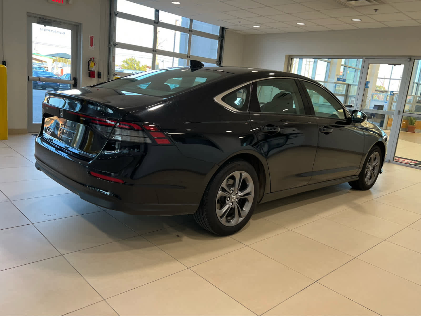 Used 2023 Honda Accord EX image 7
