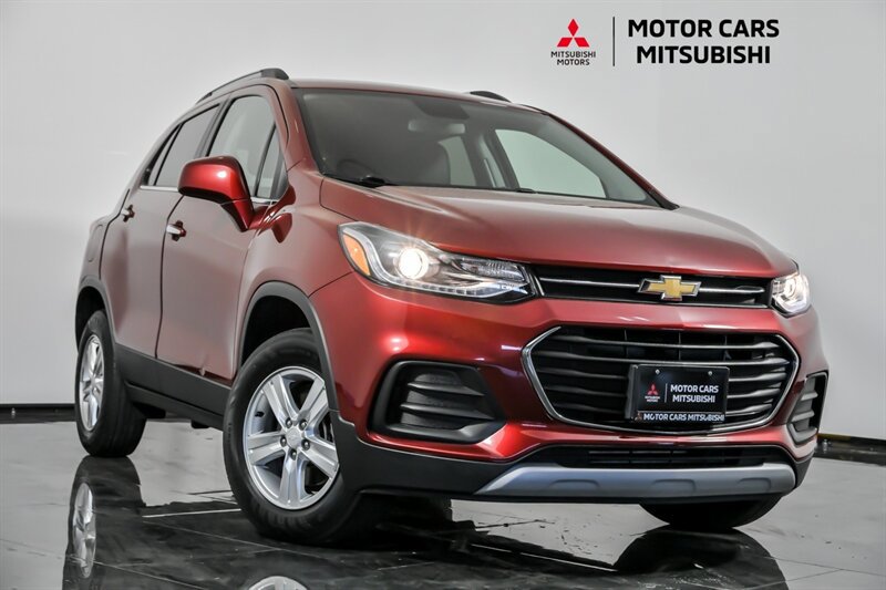 Used 2020 Chevrolet Trax LT w/ Driver Confidence Package AWD/4WD image 1