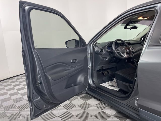 Used 2021 Nissan Kicks S image 17