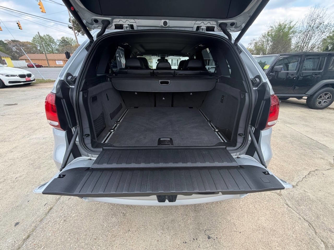 Used 2016 BMW X5 xDrive50i w/ M Sport image 10