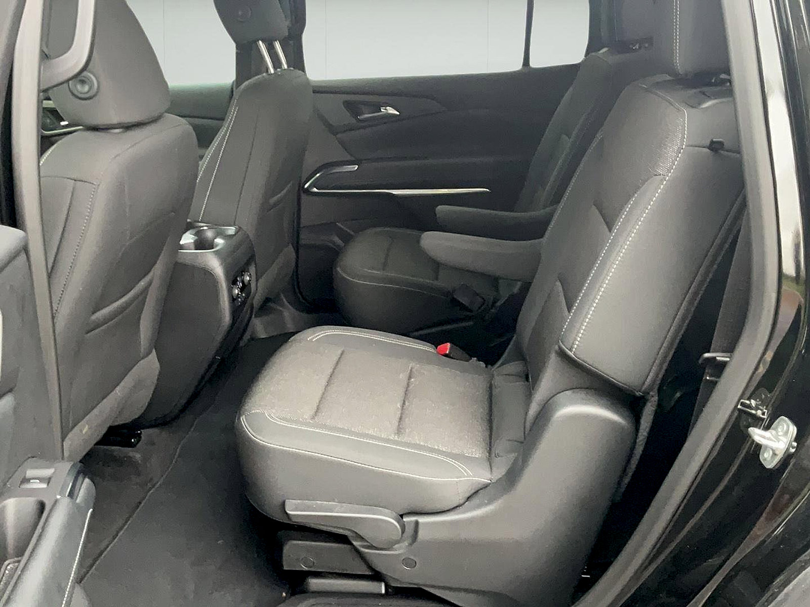 Used 2025 Chevrolet Traverse LT FWD image 14