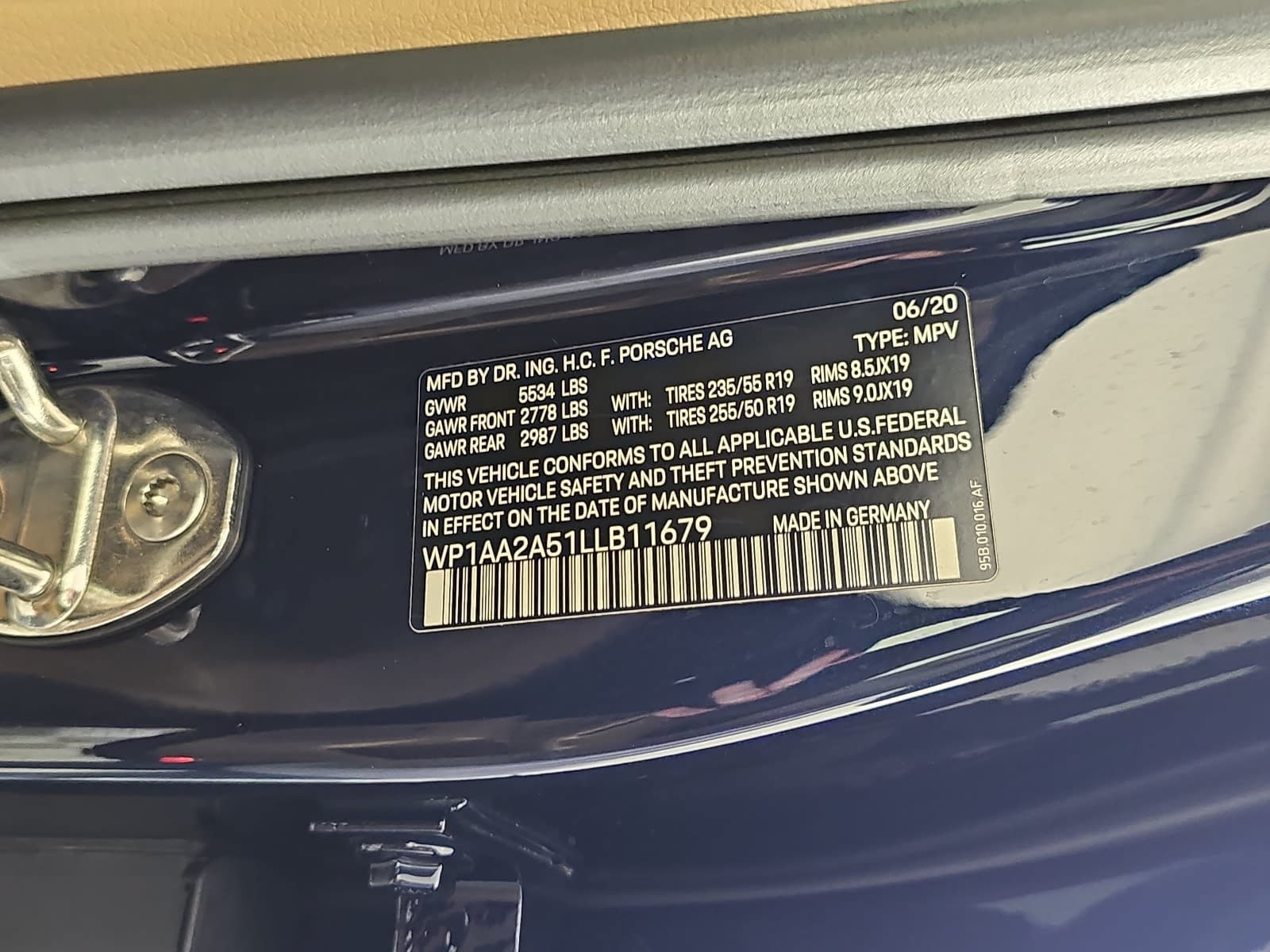 Used 2020 Porsche Macan AWD/4WD image 34