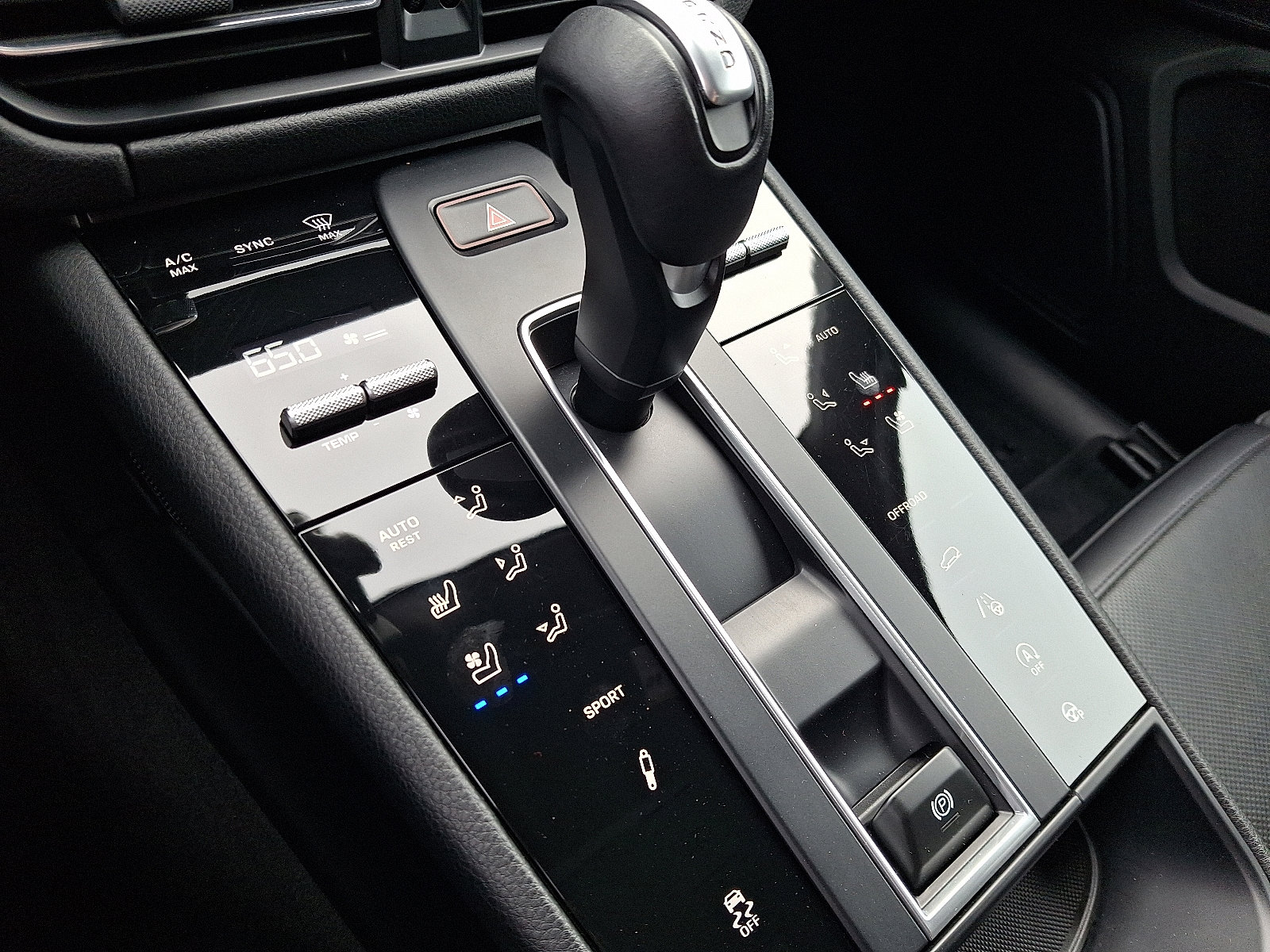 Used 2023 Porsche Macan image 16